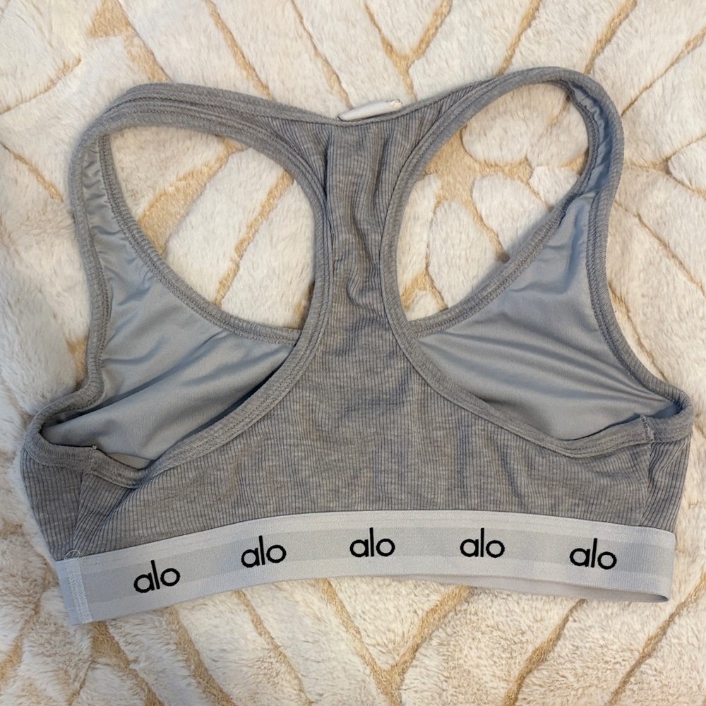 ALO Yoga Light Gray Ribbed Sports Bra - Picture 3 of 3